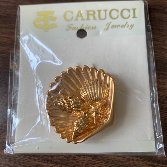 Gold Plated SeaShell Pin - Picture 1 of 5